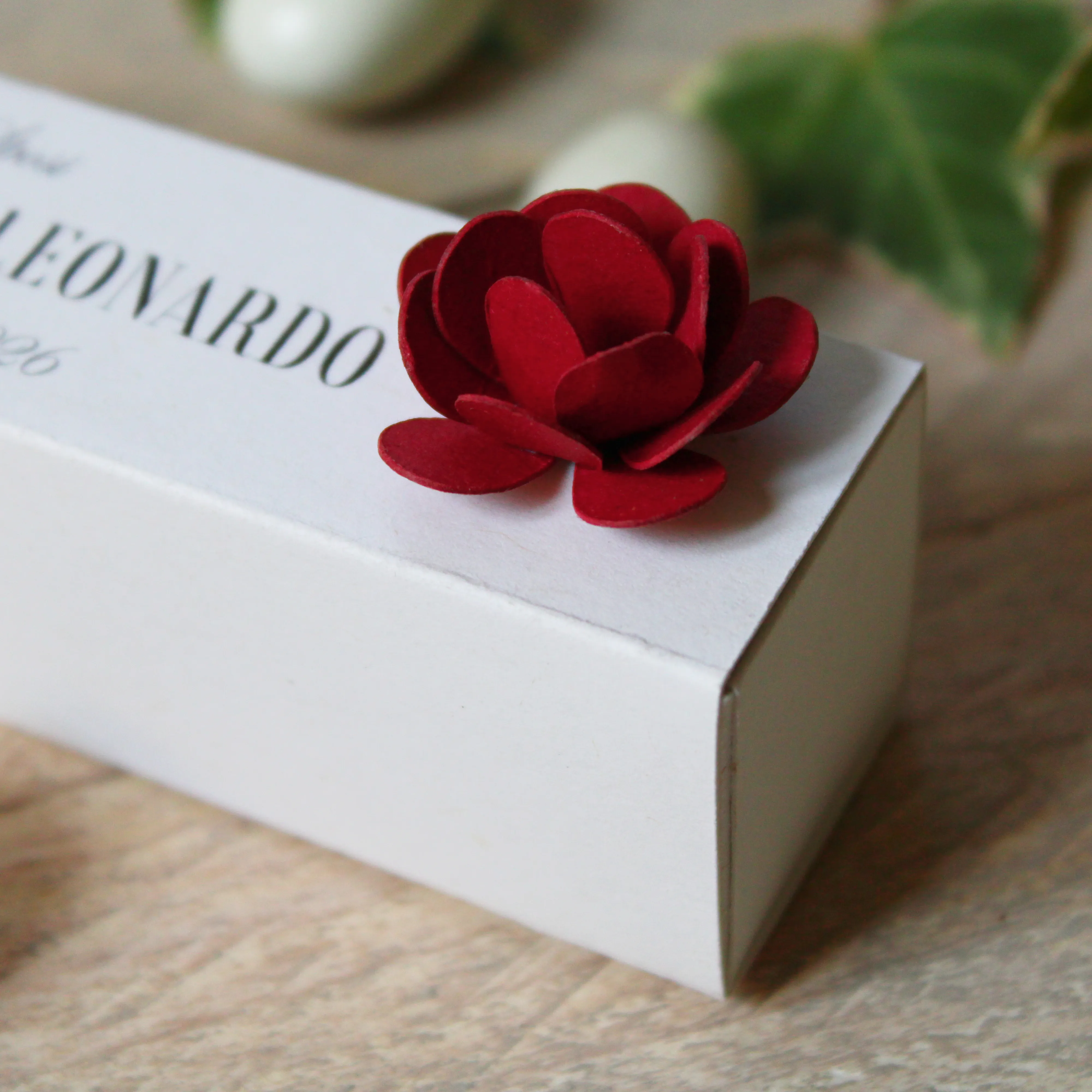 Scatolina porta confetti con fiore, per matrimonio, cresima e comunione