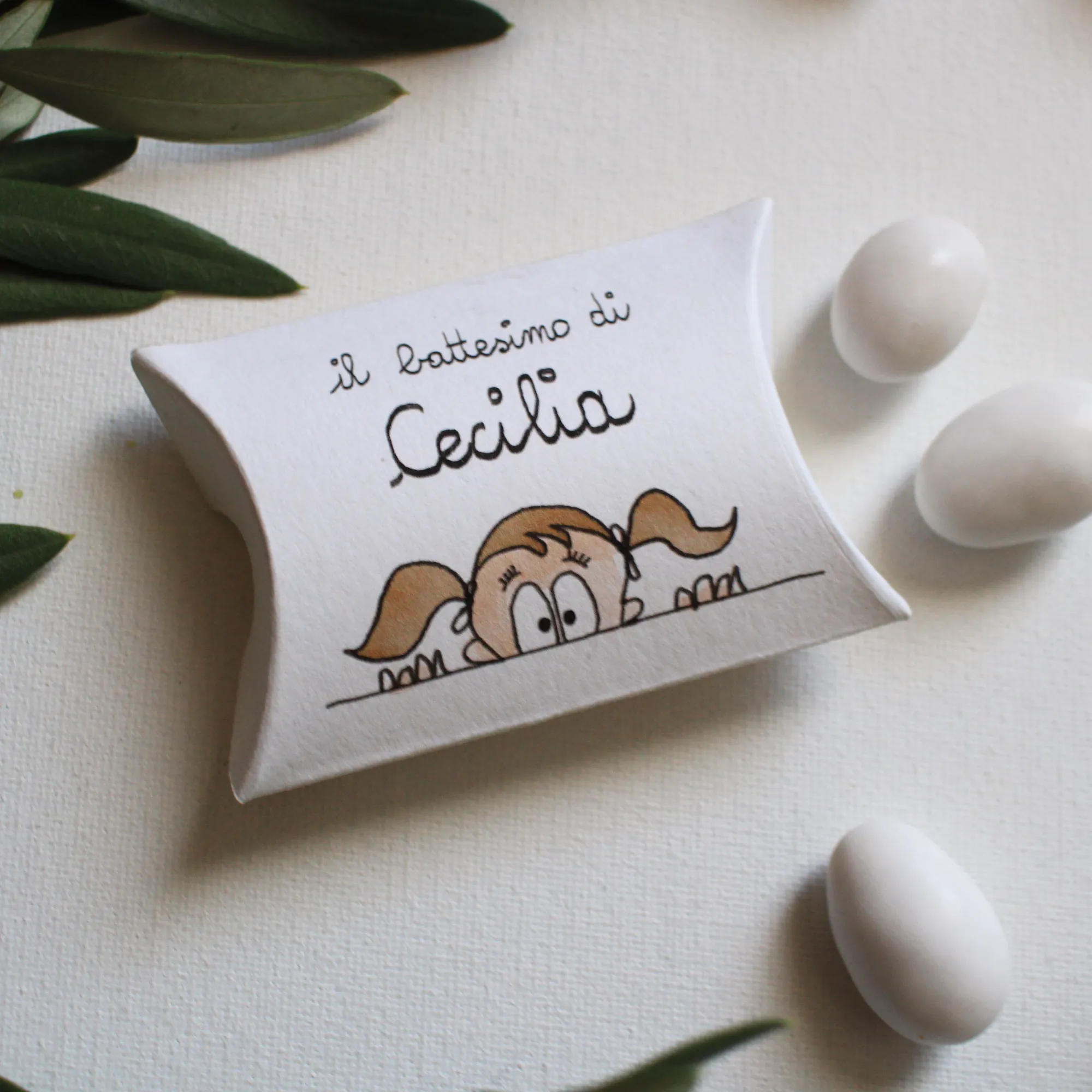 Scatolina porta confetti a cuscino con bimbo, per nascita e battesimo