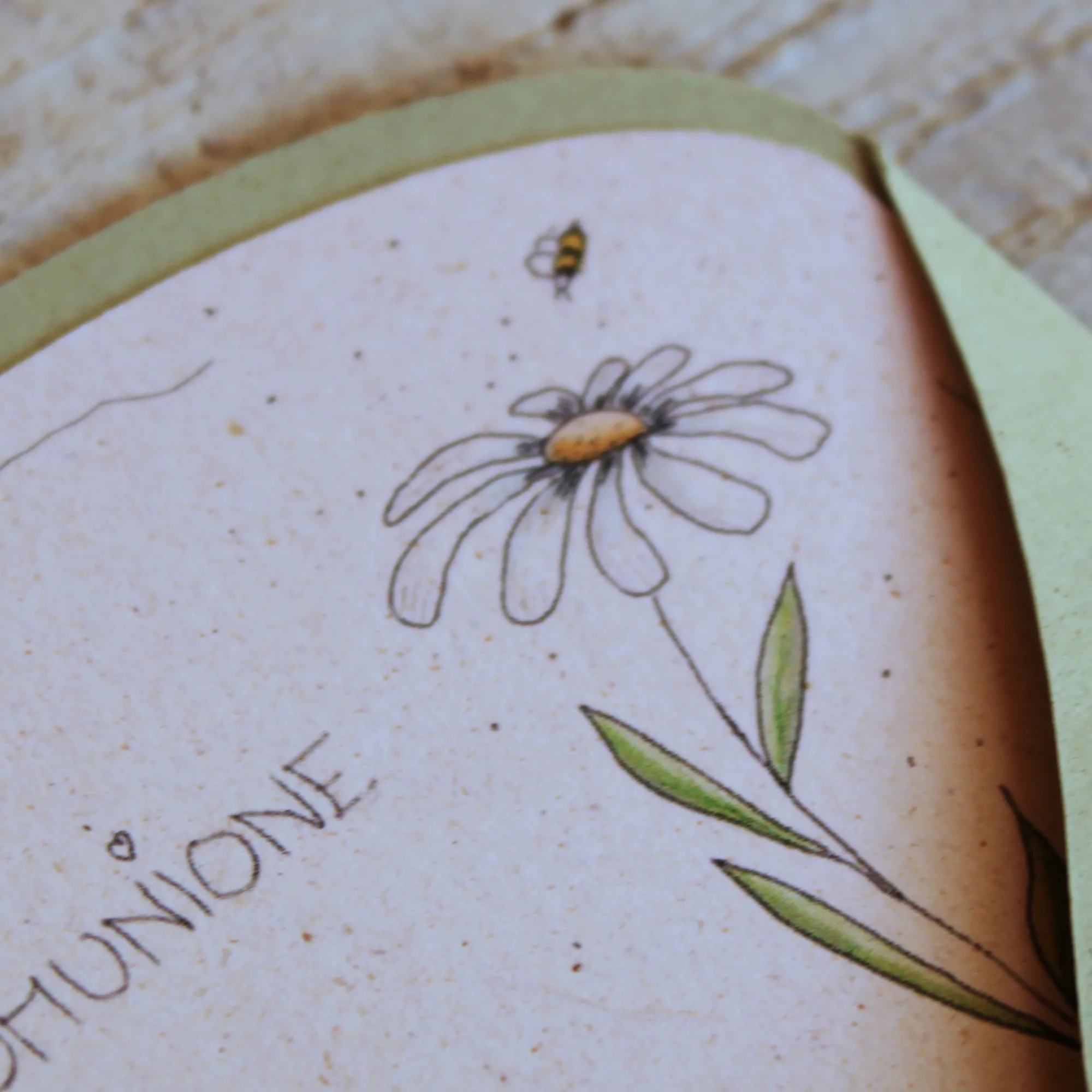 Dettaglio tag personalizzato e nastro in cotone verde