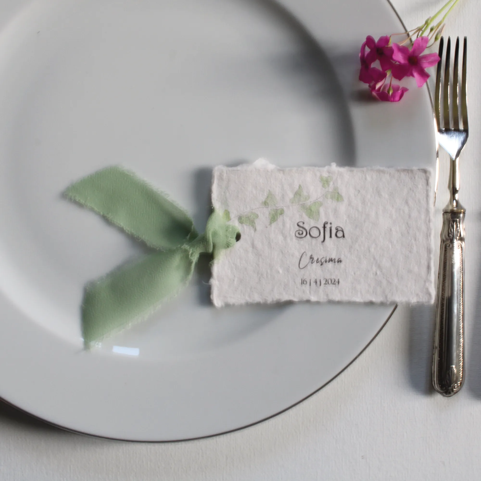 Segnaposto in carta cotone con chiffon verde salvia
