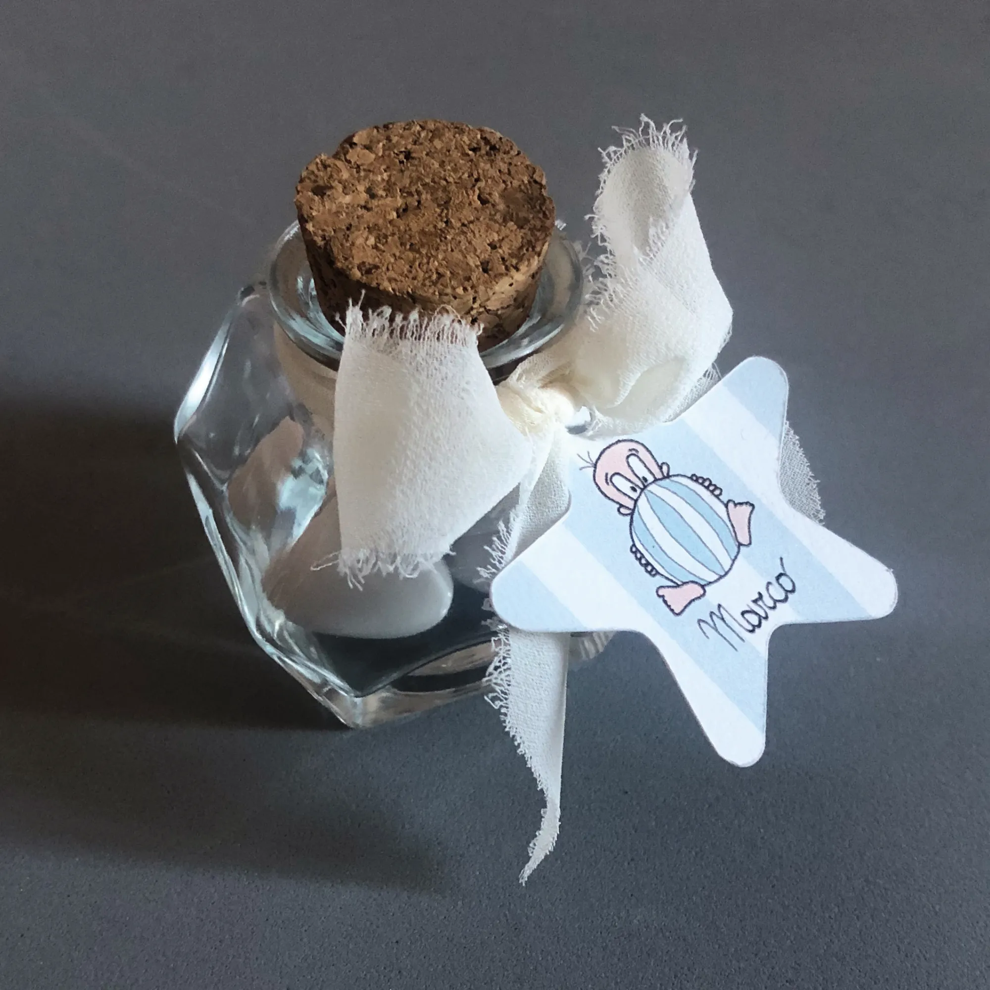 Dettaglio lavorazione cartoncino a stella